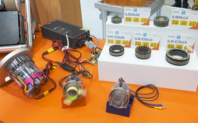 フレームレスモータ『TQ-RoboDrive』の実機展示の様子