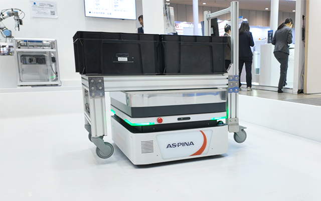 『AspinaAMR300』リフトモジュール実機展示の様子