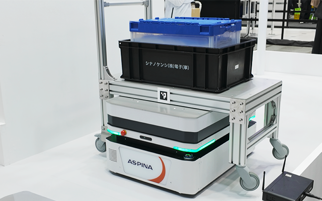 『AspinaAMR300』リフトモジュール実機展示の様子